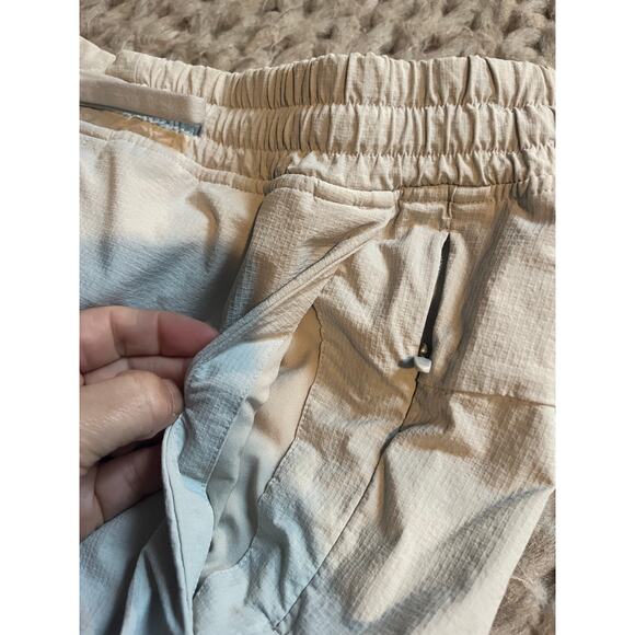 Lululemon bowline short "8 vapor size med - Picture 7 of 8